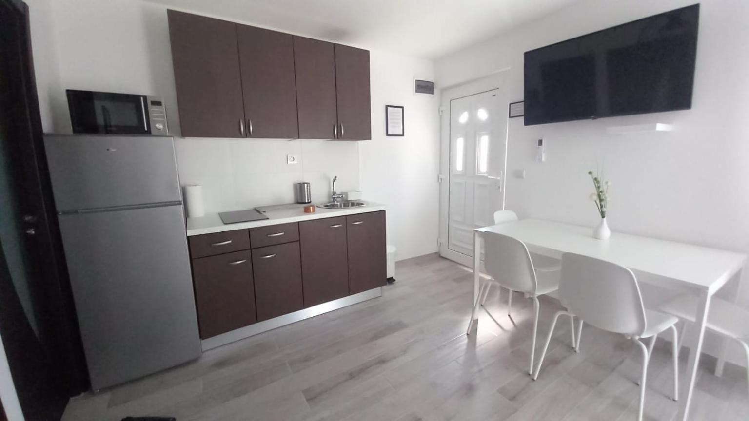 Apartmani Hermes 亚德里亚 外观 照片