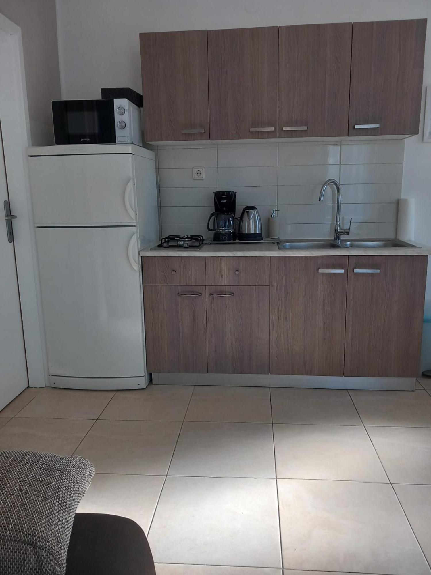 Apartmani Hermes 亚德里亚 外观 照片